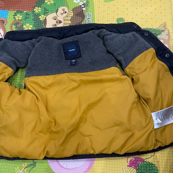 Baby gap puffer vests- navy & grey 2t & 3t EUC 2 pcs - Picture 4 of 7